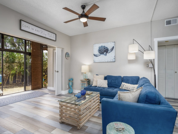 Beautiful Two Bedroom Vacation Rental Condo in Siesta Key